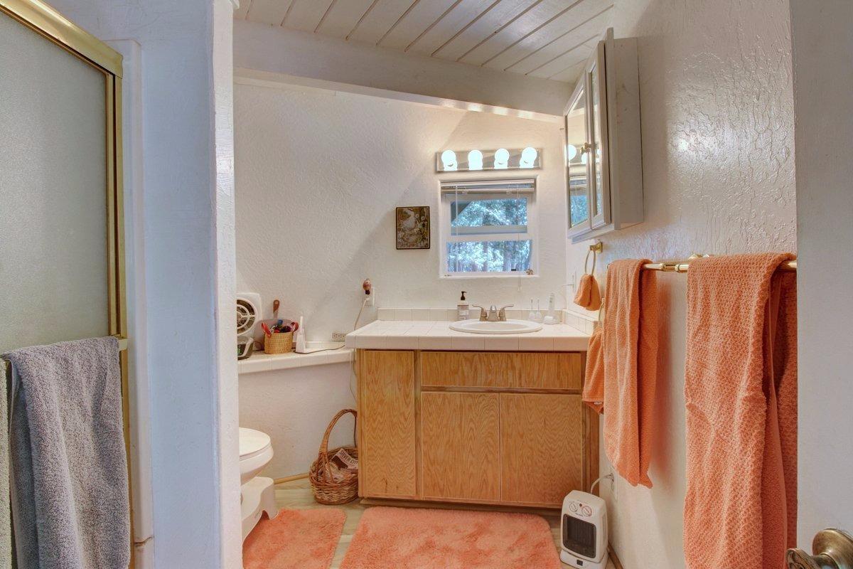 770 Hitching Post Road Grants Pass, OR 97526 - Photo 16 of 29 a utility room with sink dryer and washer
