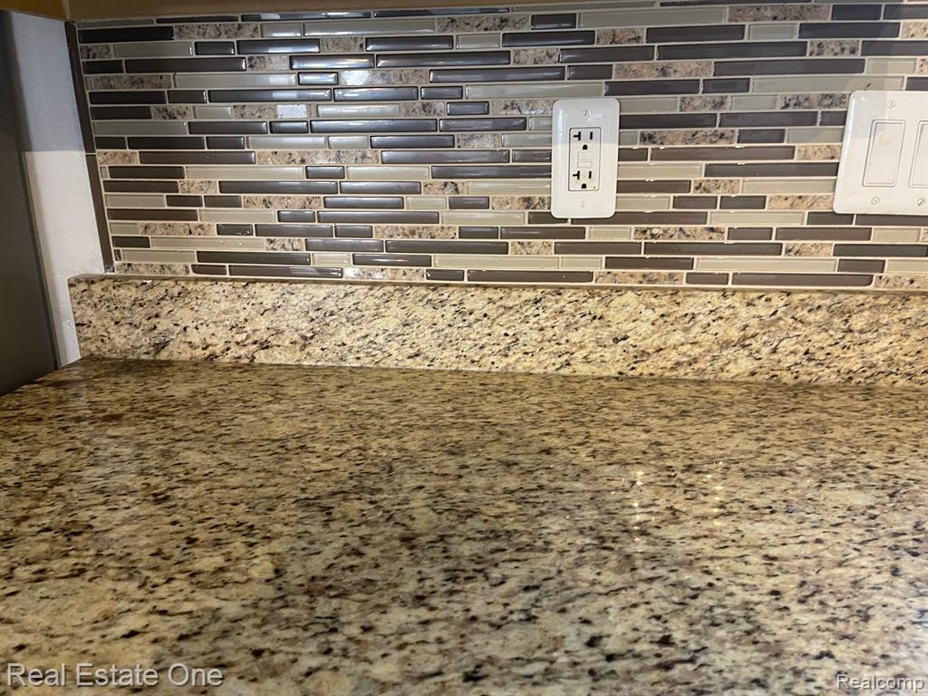 7130 Commerce Road West Bloomfield, MI 48324 - Photo 6 of 15
