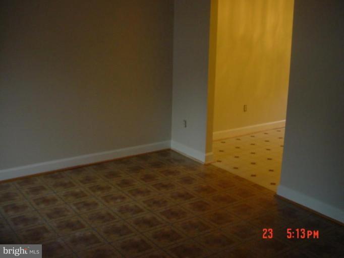 9210 Taney Road Manassas, VA 20110 - Photo 2 of 6 Living Room