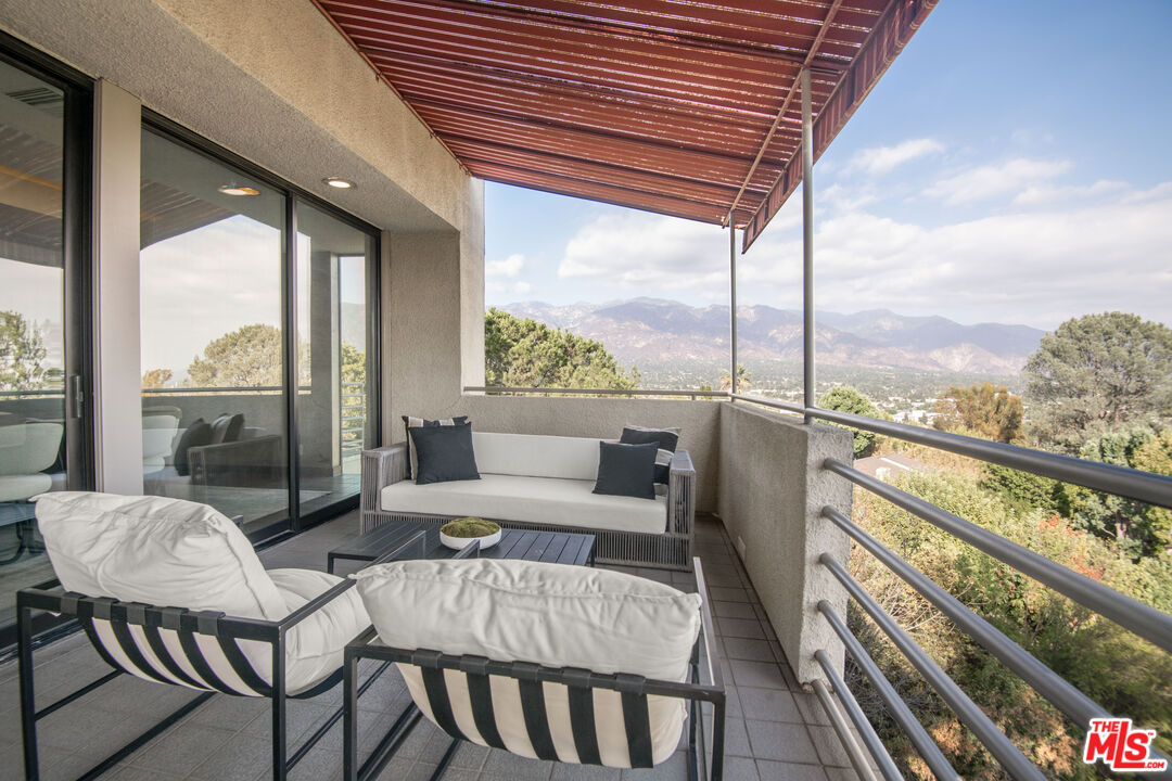 1500 Inverness Drive Pasadena, CA 91103 - Photo 16 of 66 a living room with furniture