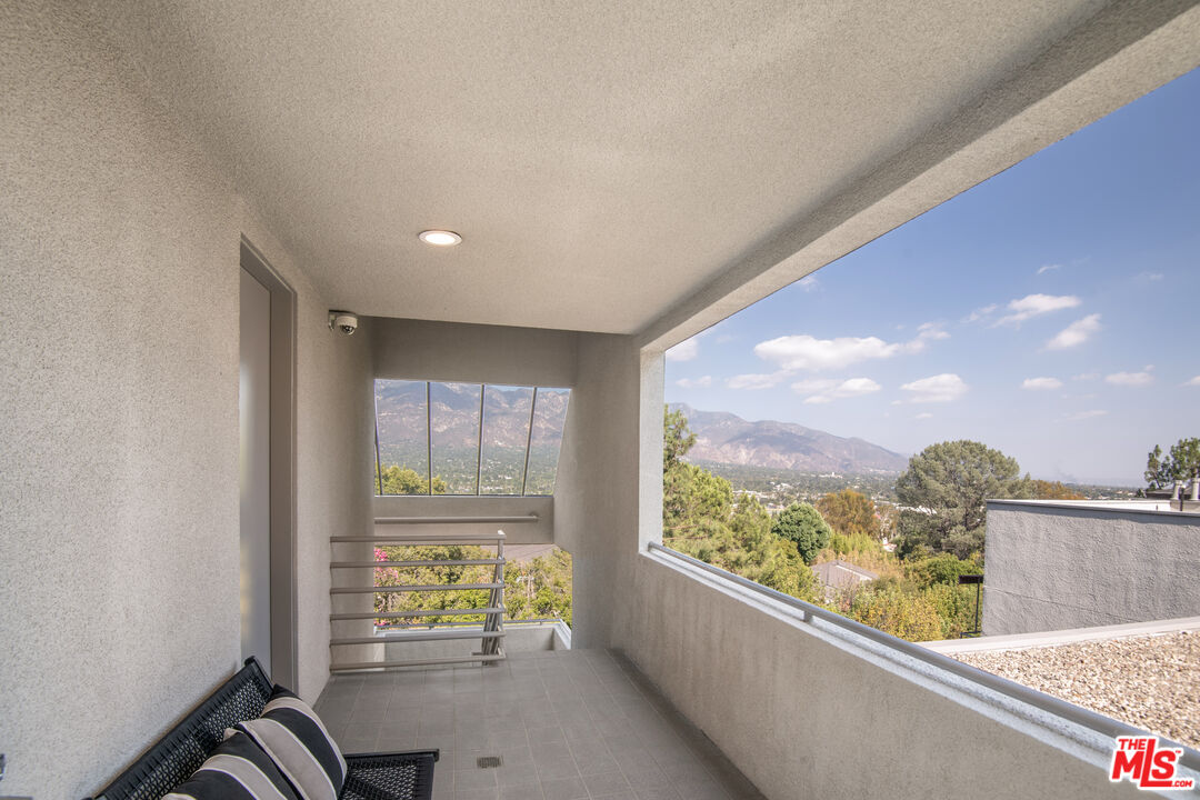 1500 Inverness Drive Pasadena, CA 91103 - Photo 6 of 66 a view of sky from window