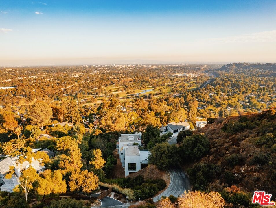 1500 Inverness Drive Pasadena, CA 91103 - Photo 64 of 66 an aerial view of multiple house