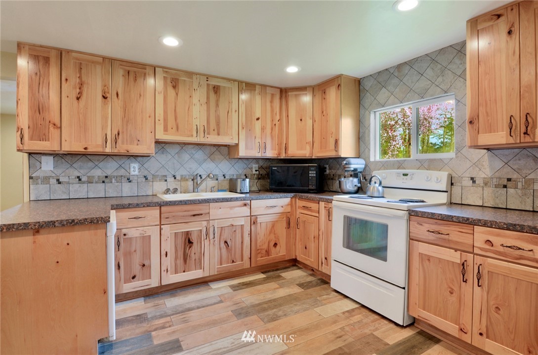 10444 Independence Road Southwest Rochester, WA 98579 - Photo 3 of 25