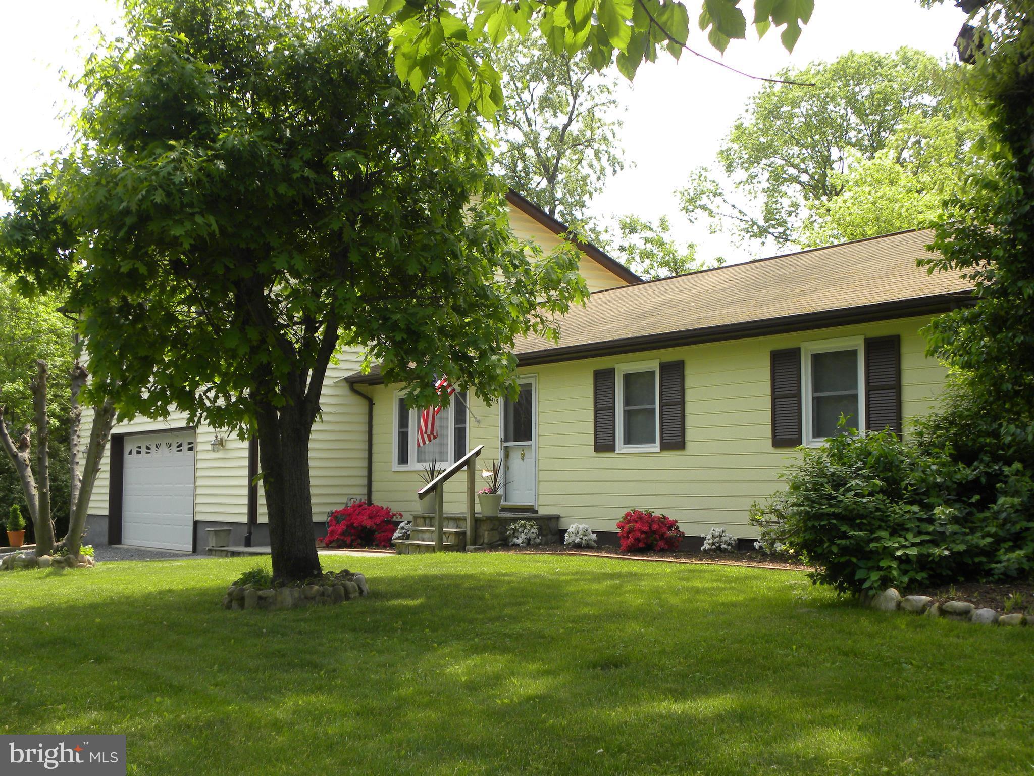 a view of a house with backyard