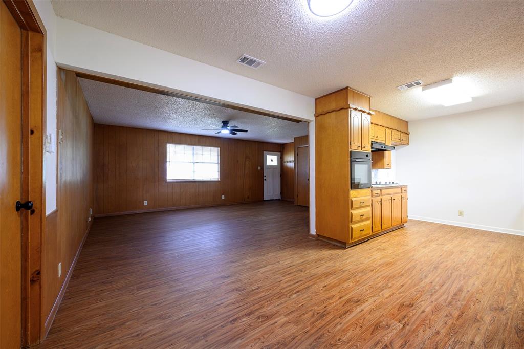 820 North Ave A Springtown, TX 76082 - Photo 11 of 26