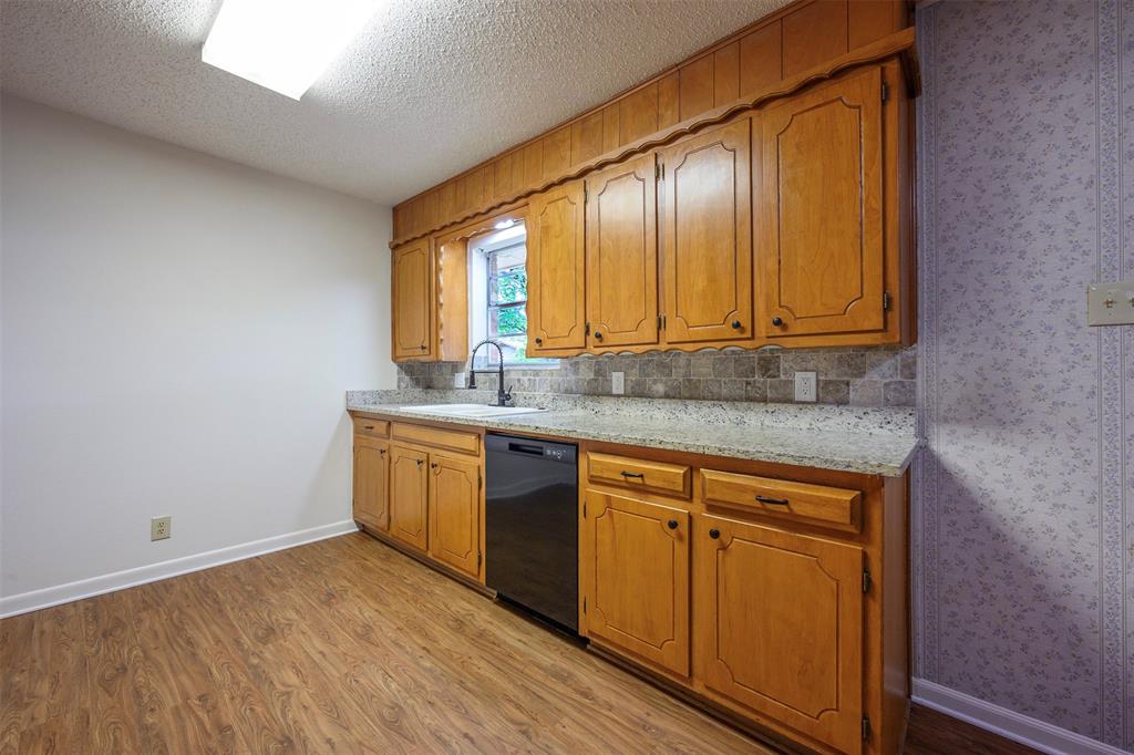 820 North Ave A Springtown, TX 76082 - Photo 13 of 26