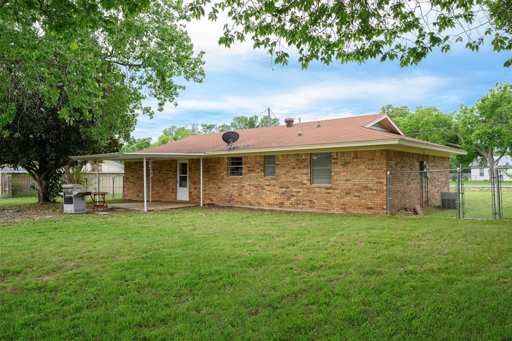 820 North Ave A Springtown, TX 76082 - Photo 20 of 26