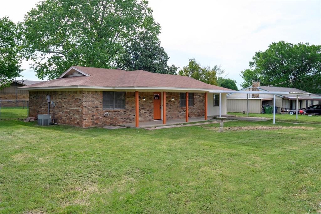 820 North Ave A Springtown, TX 76082 - Photo 2 of 26