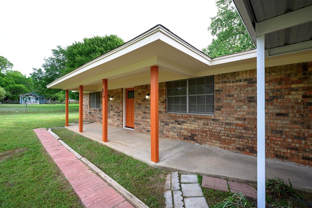 820 North Ave A Springtown, TX 76082 - Photo 3 of 26