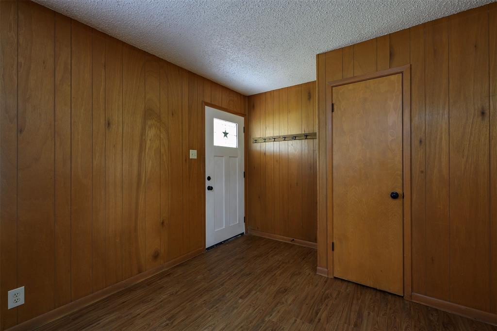 820 North Ave A Springtown, TX 76082 - Photo 4 of 26