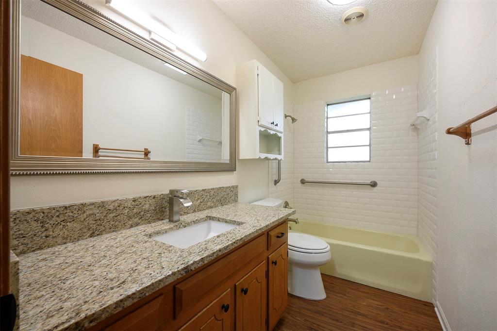 820 North Ave A Springtown, TX 76082 - Photo 5 of 26