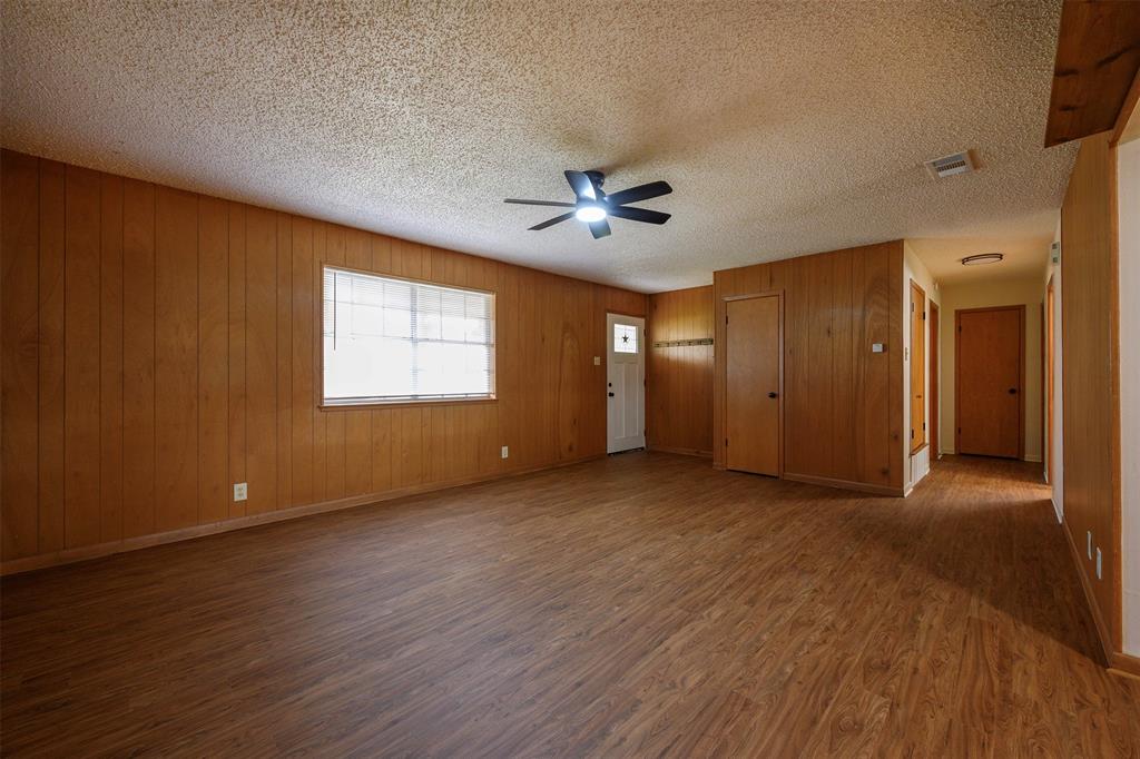 820 North Ave A Springtown, TX 76082 - Photo 6 of 26