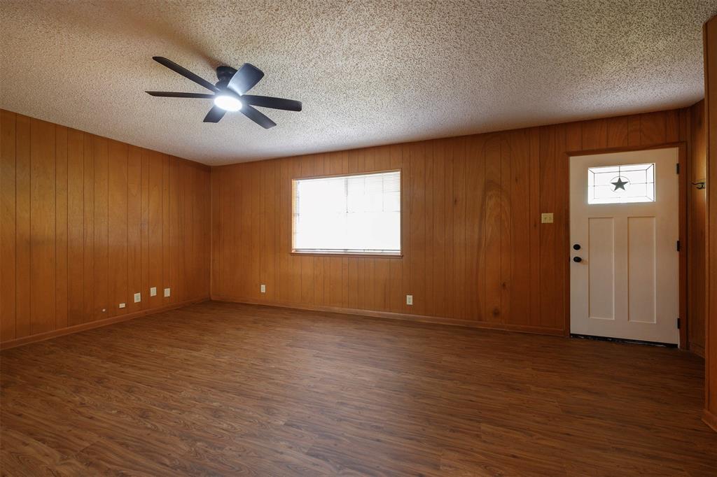 820 North Ave A Springtown, TX 76082 - Photo 7 of 26