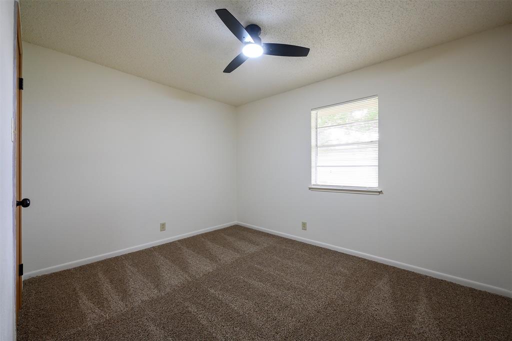 820 North Ave A Springtown, TX 76082 - Photo 9 of 26