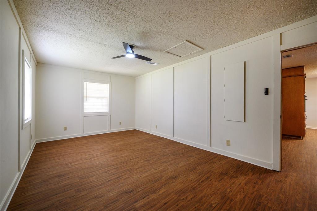 820 North Ave A Springtown, TX 76082 - Photo 10 of 26