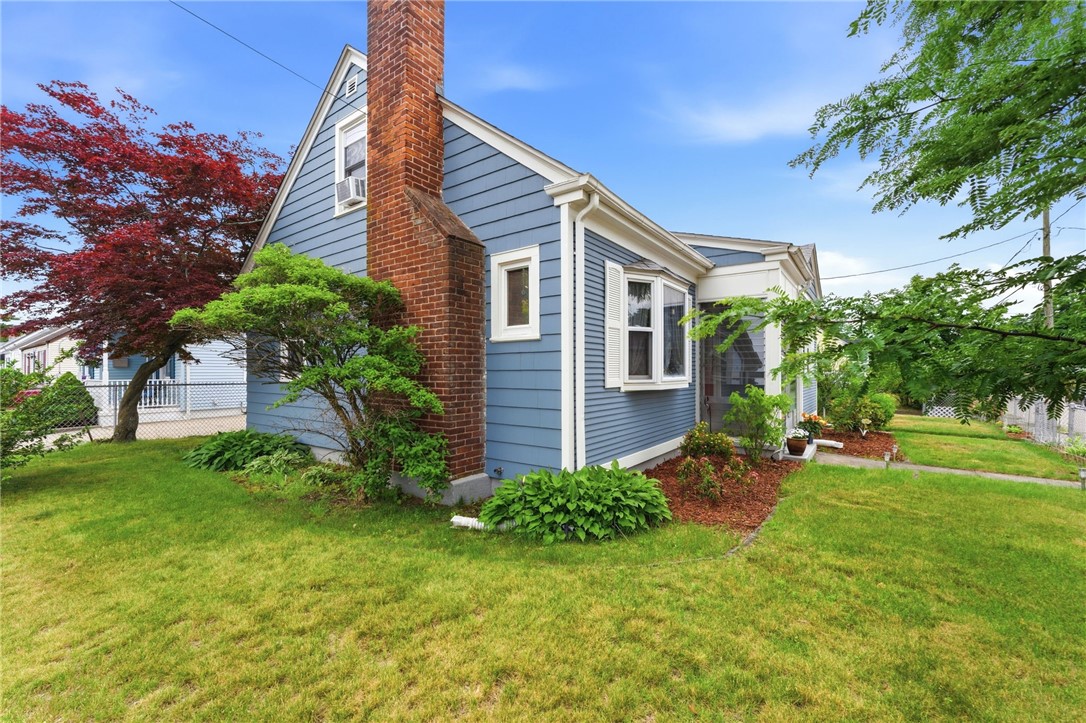12 Gilmore Street Pawtucket, RI 02861 - Photo 4 of 21