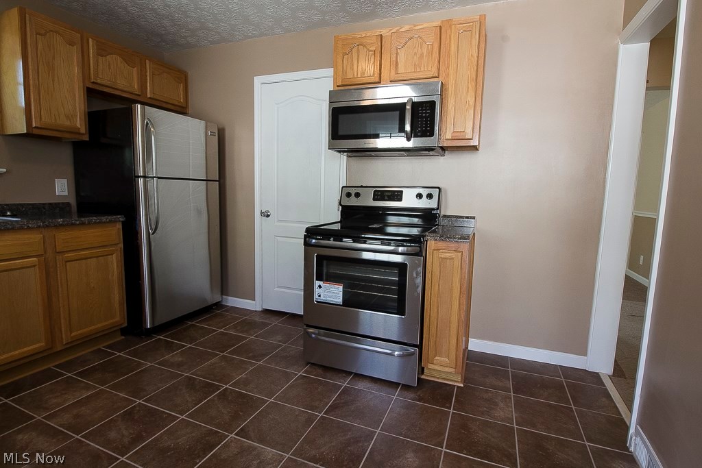 23800 Colbourne Road Euclid, OH 44123 - Photo 16 of 27