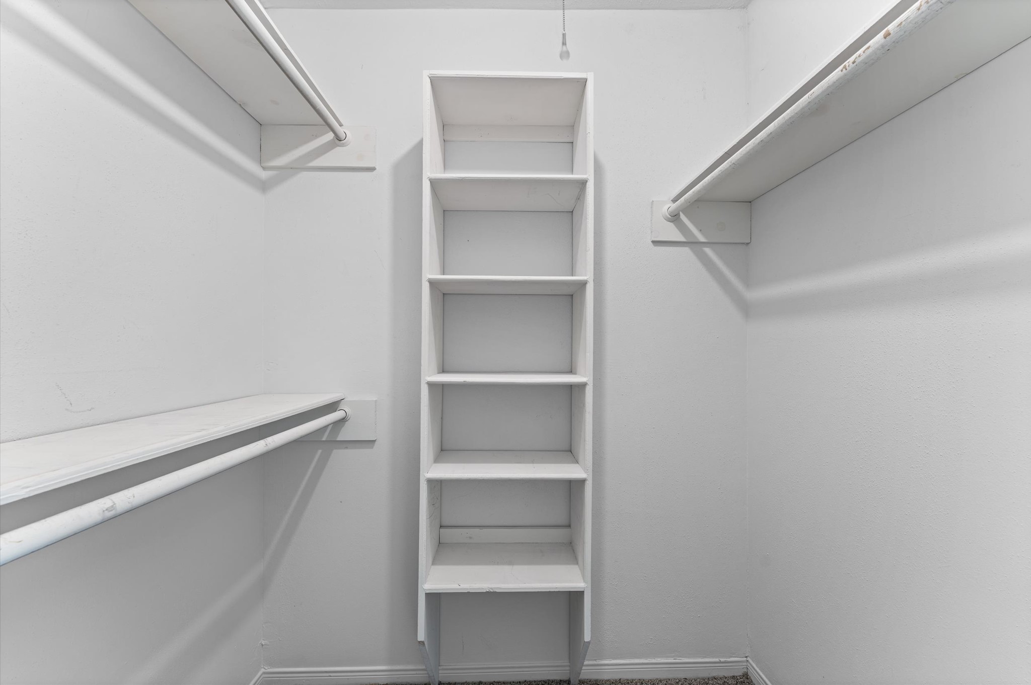 830 Threadneedle Street, Unit 240 Houston, TX 77079 - Photo 21 of 24 Nice walk-in closet in the 2nd Primary!