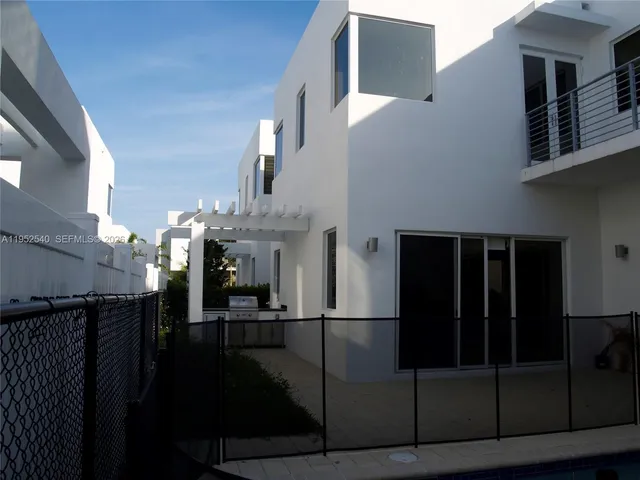 $8,000 | 10053 Northwest 76th Terrace, Doral, FL 33178