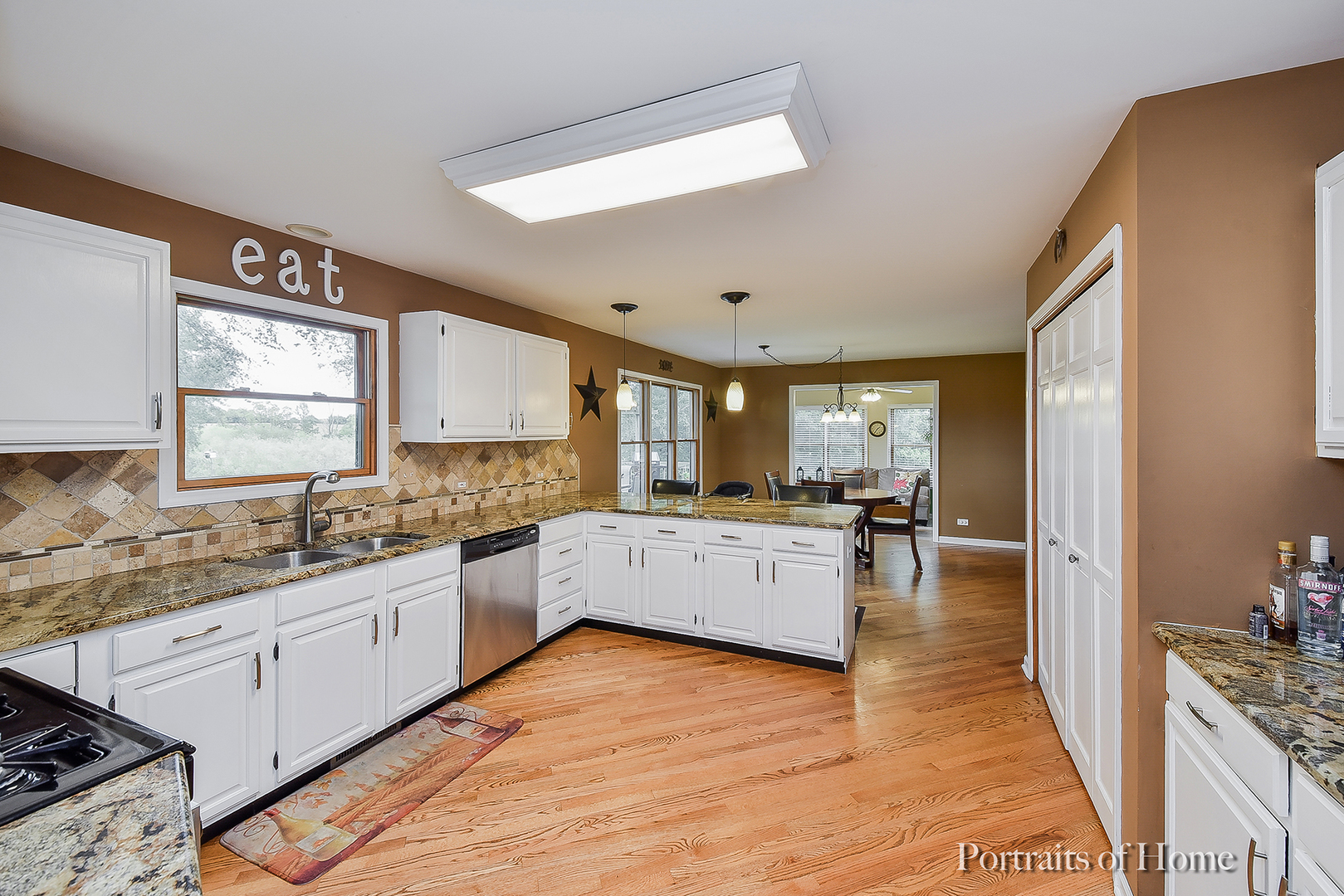 S810 Spring Green Way Batavia, IL 60510 - Photo 7 of 28