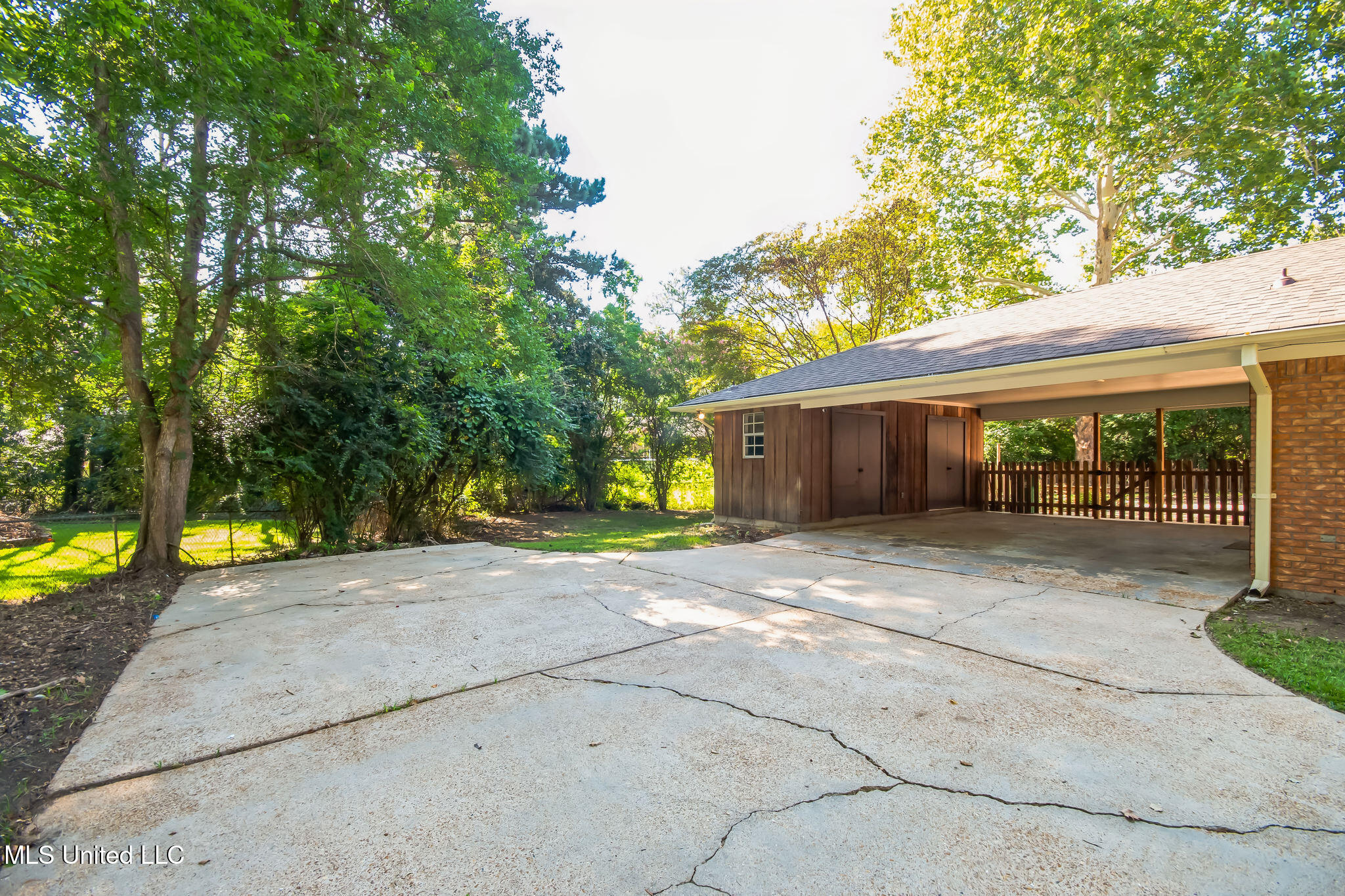 102 Friars Cove Clinton, MS 39056 - Photo 3 of 27 05_102_Friars_Cove_Clinton_MS_39056_USA-