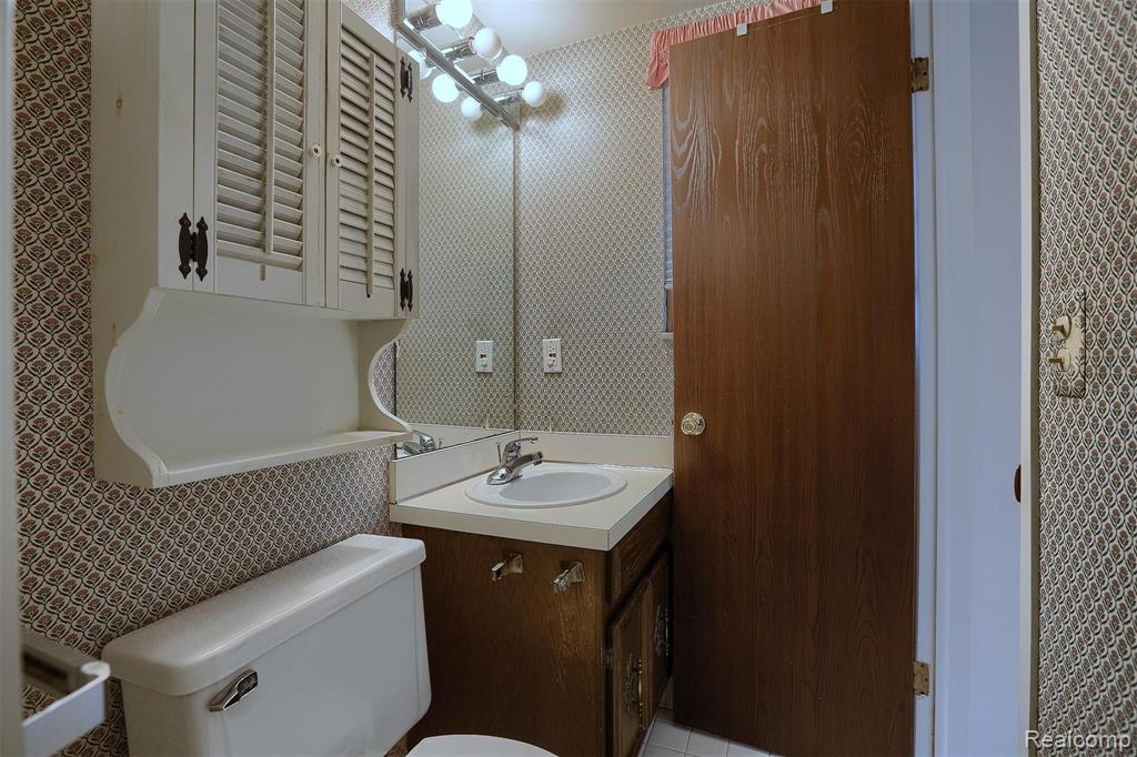 2049 Cumberland Road Rochester Hills, MI 48307 - Photo 20 of 33