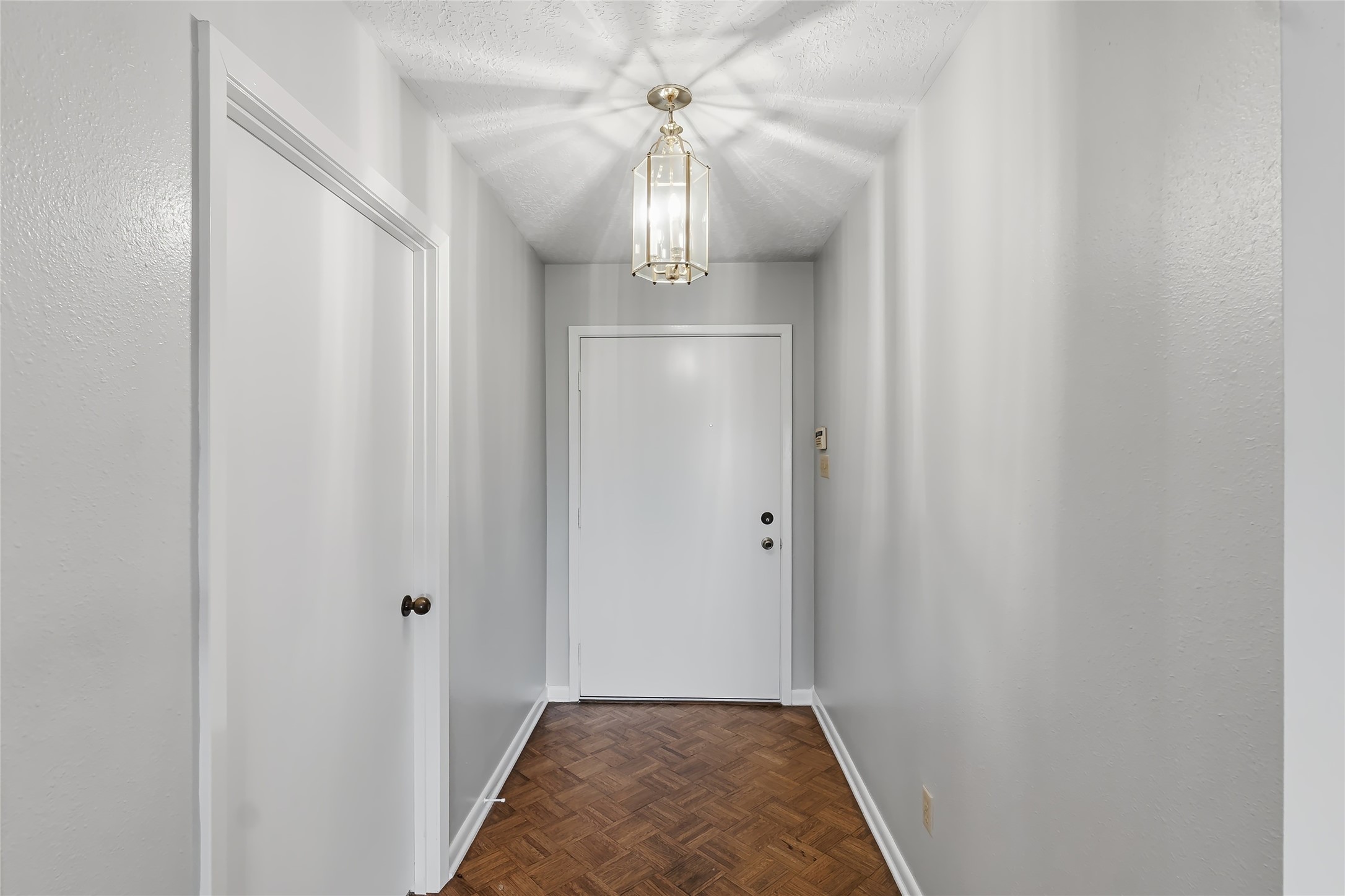 807 Standley Road Madisonville, TX 77864 - Photo 5 of 35 a view of hallway with chandelier