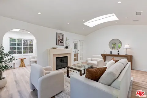$2,495,000 | 10514 Kinnard Avenue, Los Angeles, CA 90024