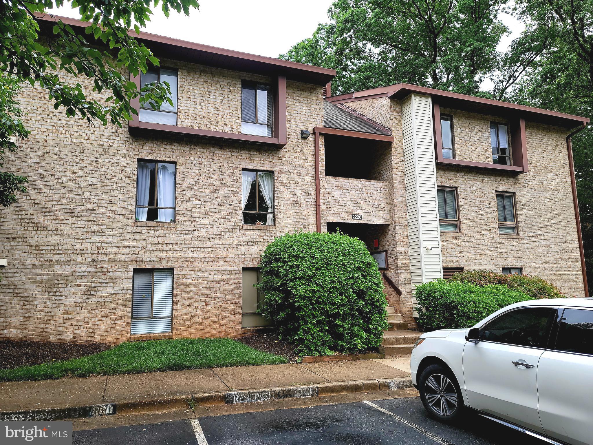 2226 Castle Rock Square, Unit 1B Reston, VA 20191 - Photo 1 of 26 Exterior