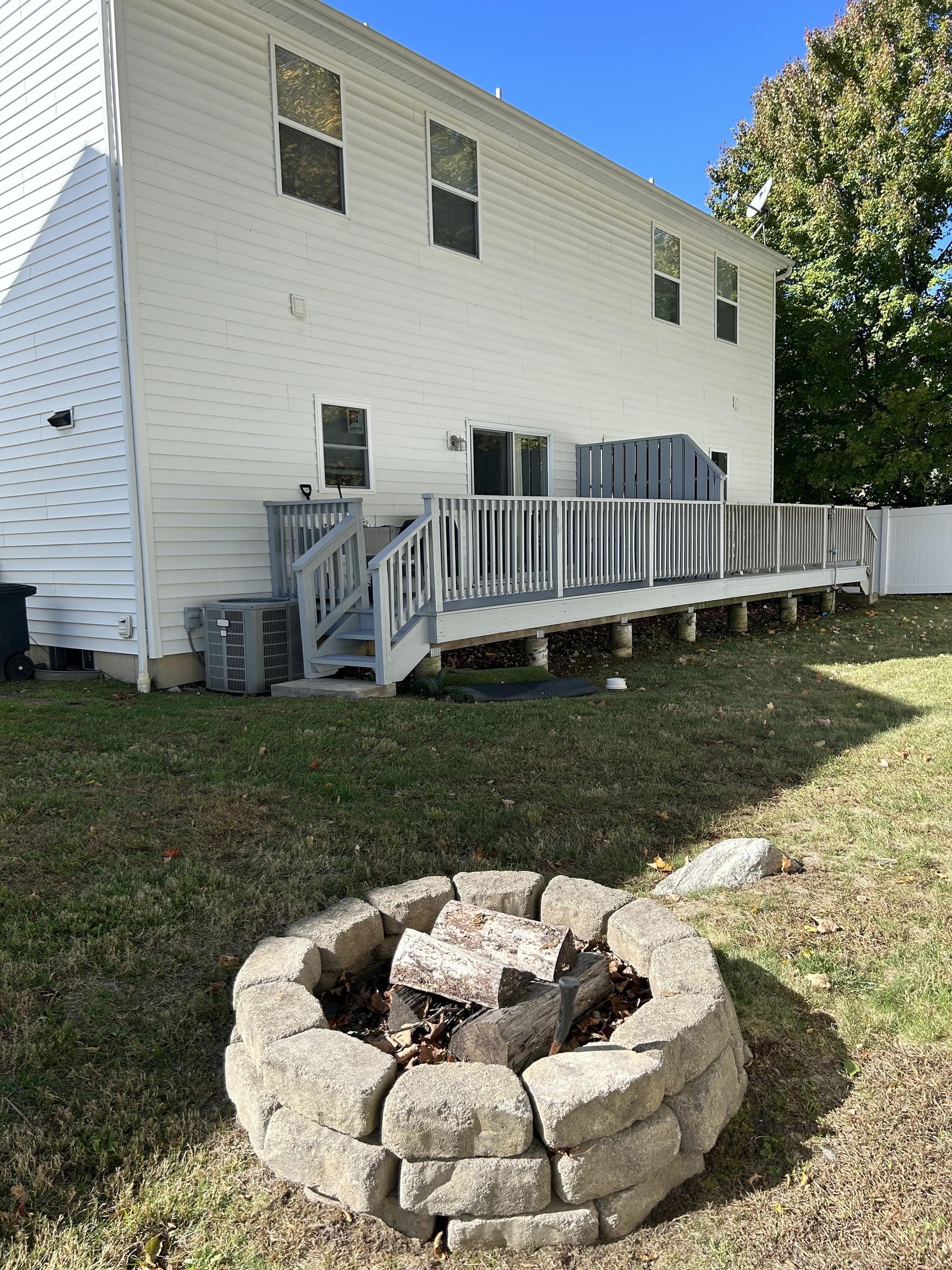 14 Linden Street, Unit C Norwalk, CT 06851 - Photo 16 of 16 a backyard of a house with lots of green space