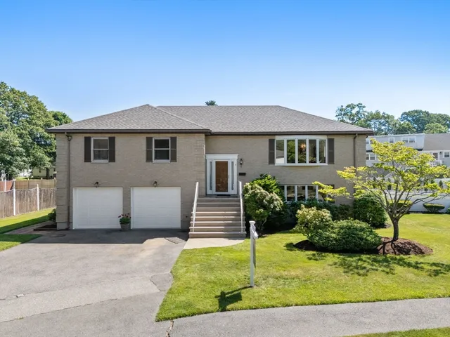 $1,300,000 | 6 Gavin Circle, Stoneham, MA 02180