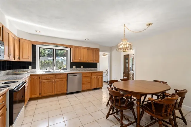 $1,300,000 | 6 Gavin Circle, Stoneham, MA 02180