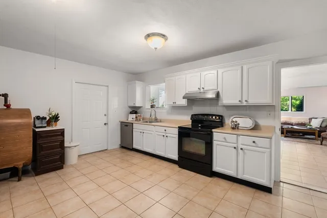 $1,300,000 | 6 Gavin Circle, Stoneham, MA 02180