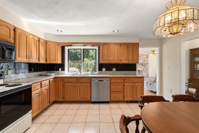 $1,300,000 | 6 Gavin Circle, Stoneham, MA 02180