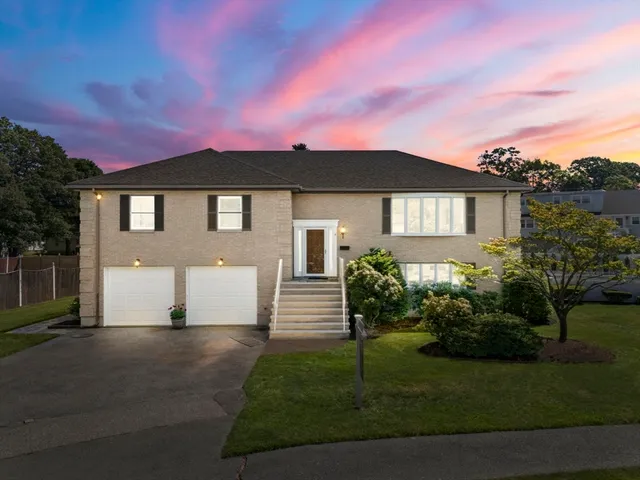 $1,300,000 | 6 Gavin Circle, Stoneham, MA 02180