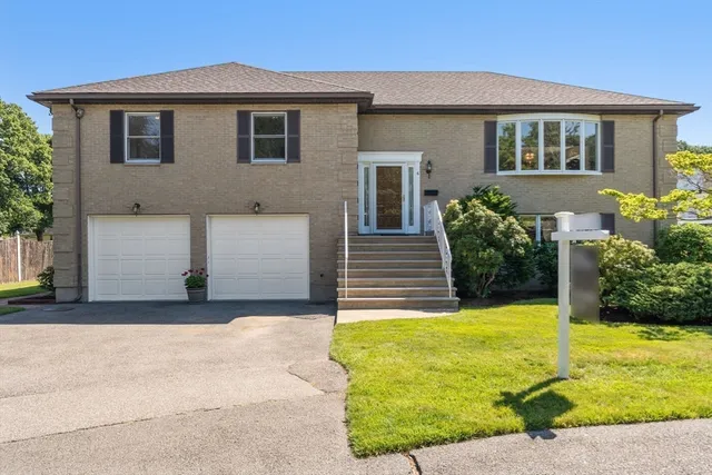 $1,300,000 | 6 Gavin Circle, Stoneham, MA 02180