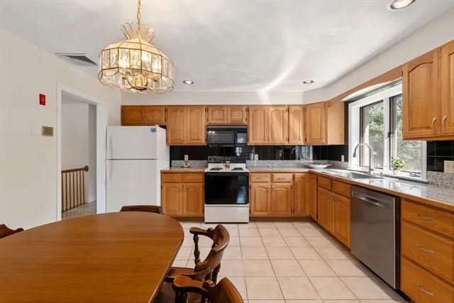 $1,300,000 | 6 Gavin Circle, Stoneham, MA 02180