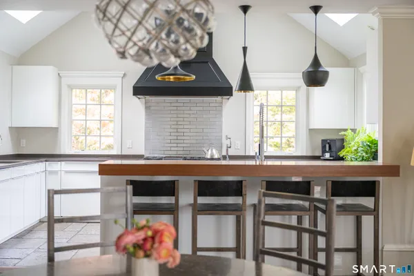 $6,195,000 | 366 Hollow Tree Ridge Road, Darien, CT 06820