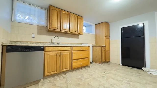 $4,000 | 150 Pleasant Street, Unit 1, Lowell, MA 01852