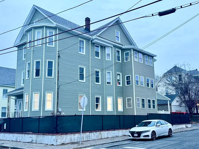 $4,000 | 150 Pleasant Street, Unit 1, Lowell, MA 01852