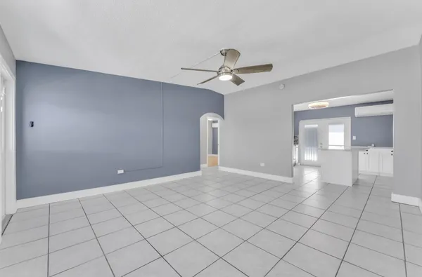 a view of an empty room and window
