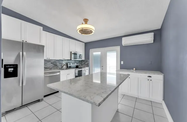 an empty room with closet and a ceiling fan