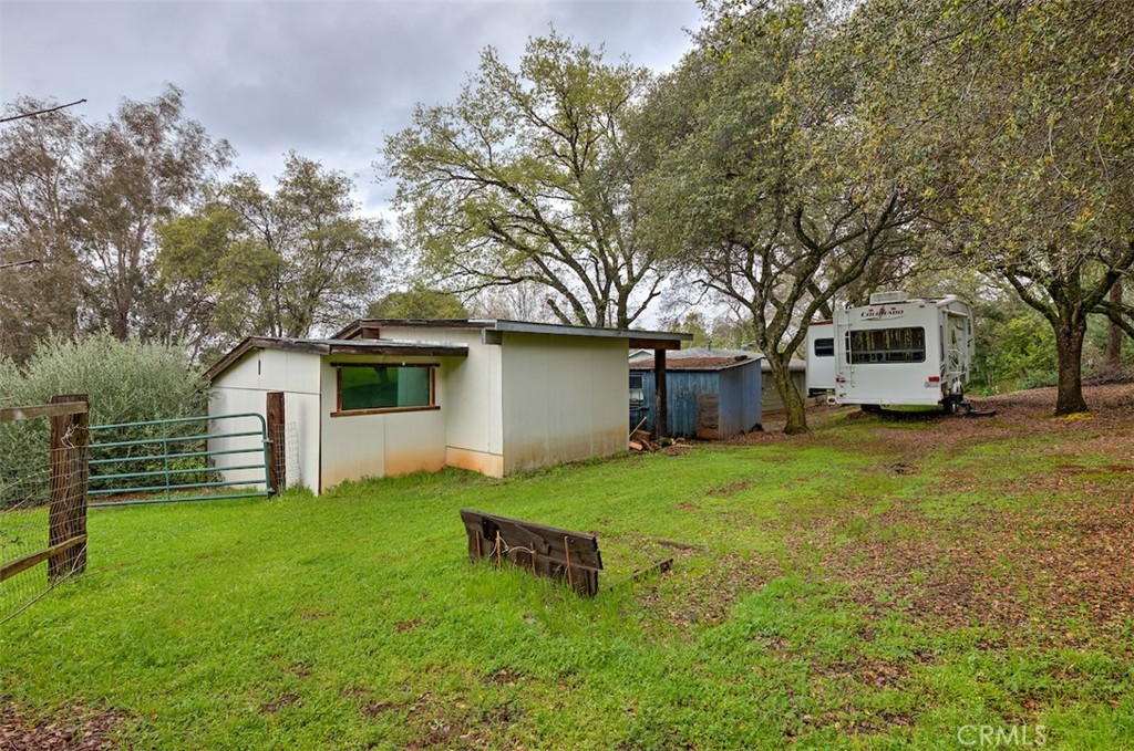 1044 Mt Ida Road Oroville, CA 95966 - Photo 14 of 44 a view of a backyard with a garden