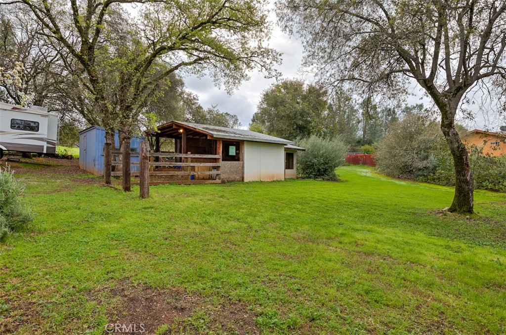 1044 Mt Ida Road Oroville, CA 95966 - Photo 7 of 44 a front view of house with yard and green space