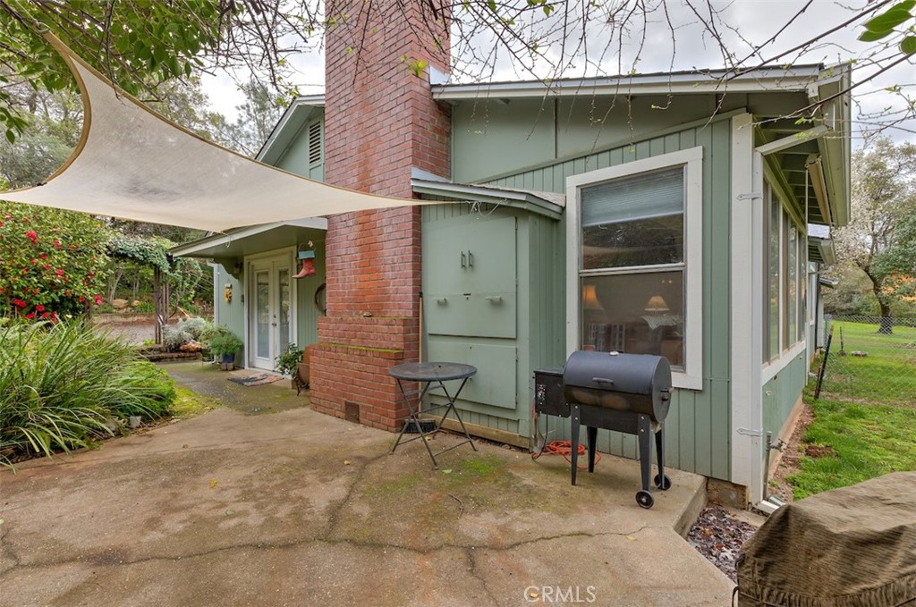 1044 Mt Ida Road Oroville, CA 95966 - Photo 8 of 44 a backyard of a house with table and chairs