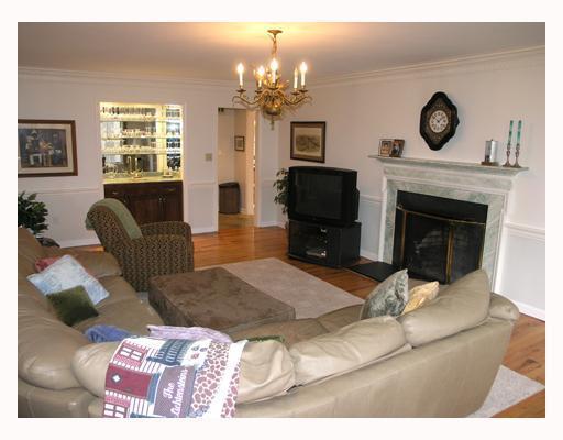 152 Riding Trail Lane Fox Chapel, PA 15215 - Photo 5 of 8 Den/Family/Great Room.