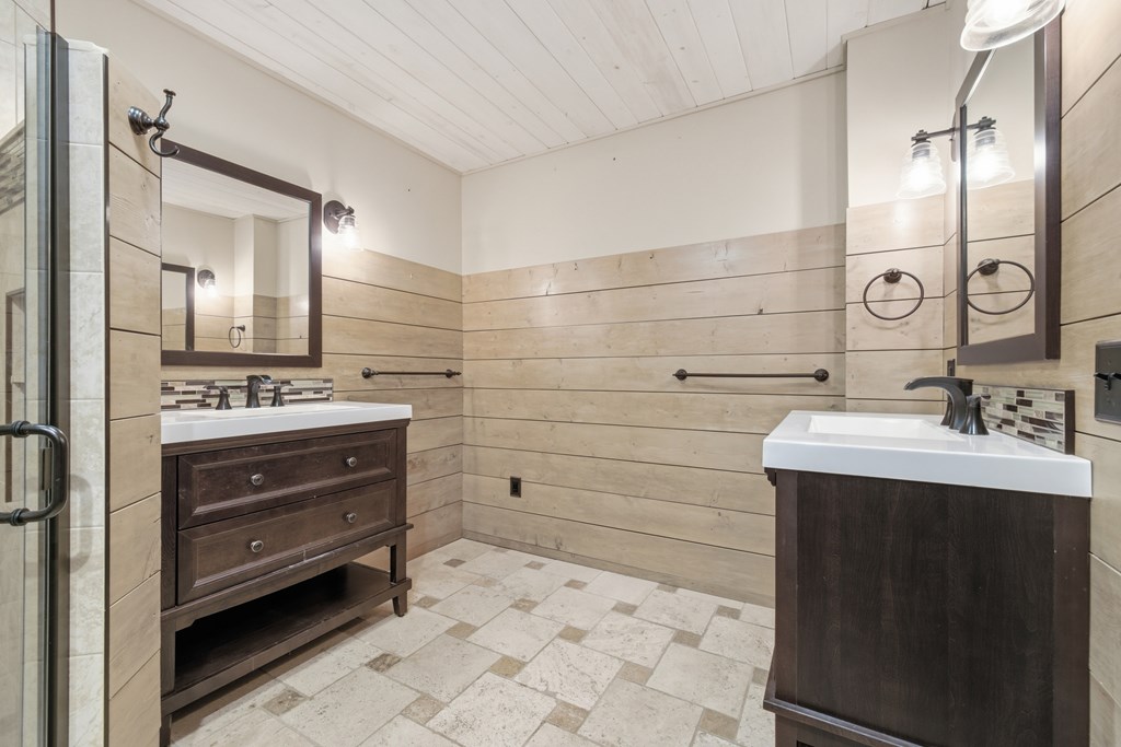 2685 Messer Road Young Harris, GA 30582 - Photo 22 of 77 Primary Bathroom