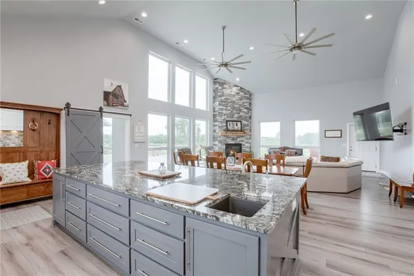 $799,500 | 2 Northeast Stonum Road, Lathrop, MO 64465
