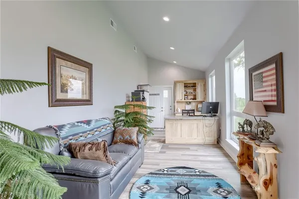 $799,500 | 2 Northeast Stonum Road, Lathrop, MO 64465