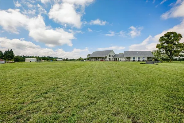$799,500 | 2 Northeast Stonum Road, Lathrop, MO 64465